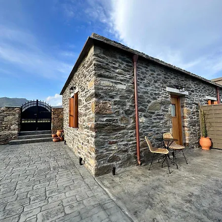 Peristerionas Estate * Kárisztosz